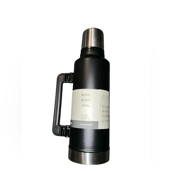 Stanley Classic Bottle “Black QT NWT